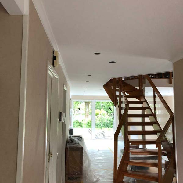 Nytt gipstak i Öjersjö efter vattenskada