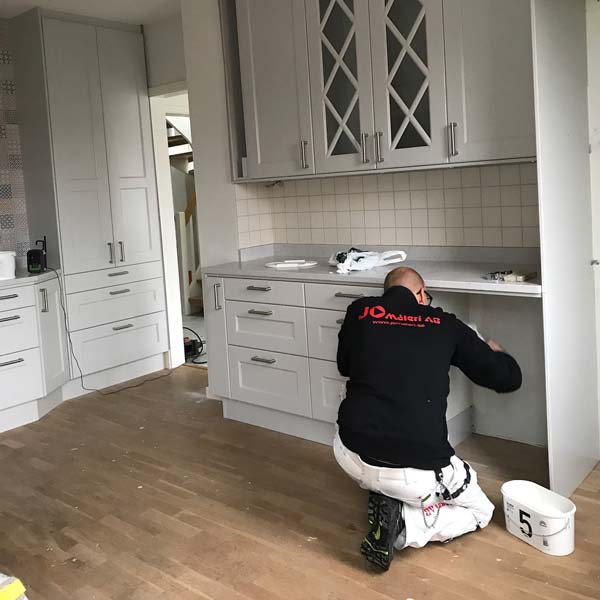 Vi kan enkelt göra ett ansiktslyft på ditt kök