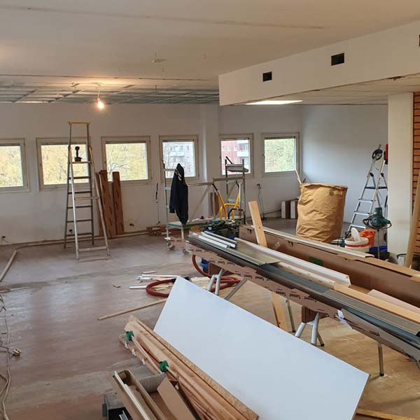 Lokalanpassning i Mölndal. Kontor som ska få nya hyresgäster.