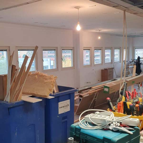 Lokalanpassning i Mölndal. Kontor som ska få nya hyresgäster.