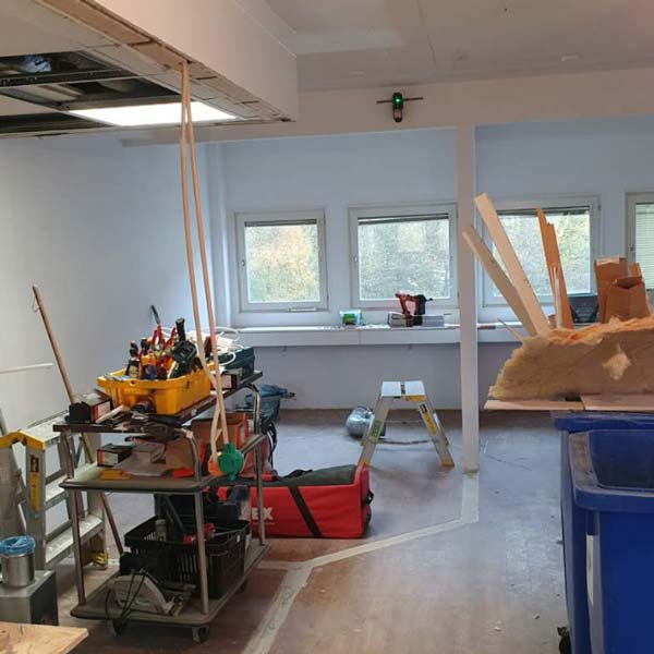 Lokalanpassning i Mölndal. Kontor som ska få nya hyresgäster.