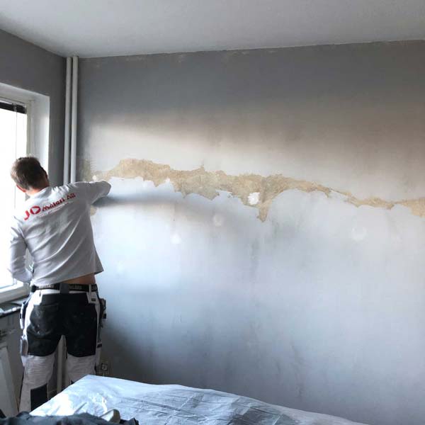 Bredspackling av väggar i Kortedala