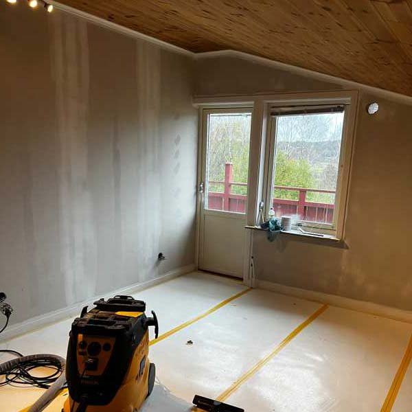 Spännande jobb i ombyggd övervåning, i Lökeberg.