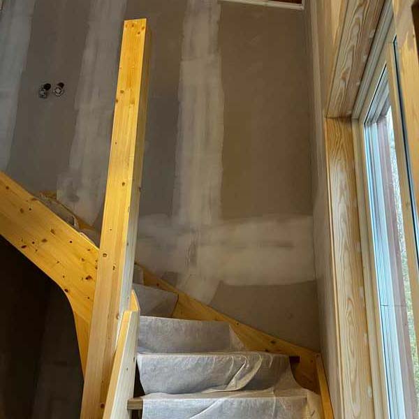 Spännande jobb i ombyggd övervåning, i Lökeberg.