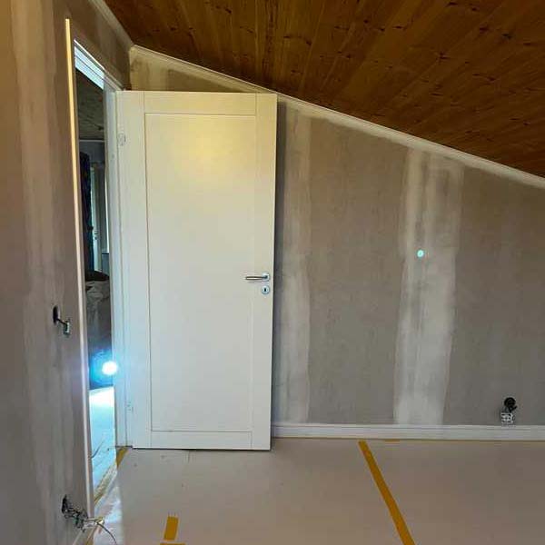 Spännande jobb i ombyggd övervåning, i Lökeberg.