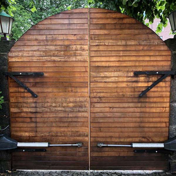 Portar och dörrar på Viktor Rydbergsgatan, har fått en ansiktslyftning