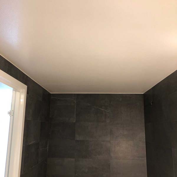 Målning av nytt badrumstak i Lindome