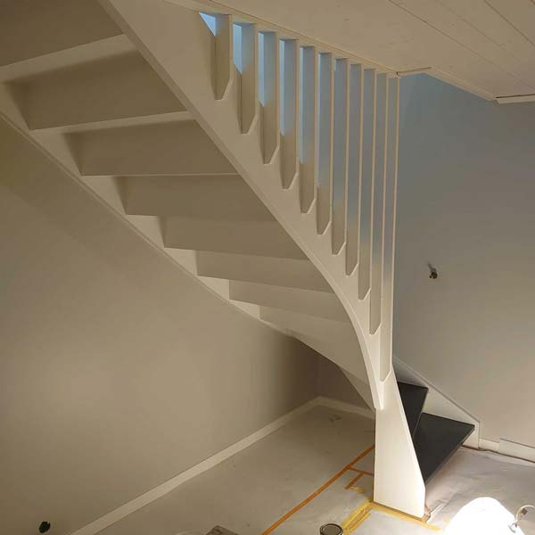 Målning av väggar och trappa i Hällingsjö